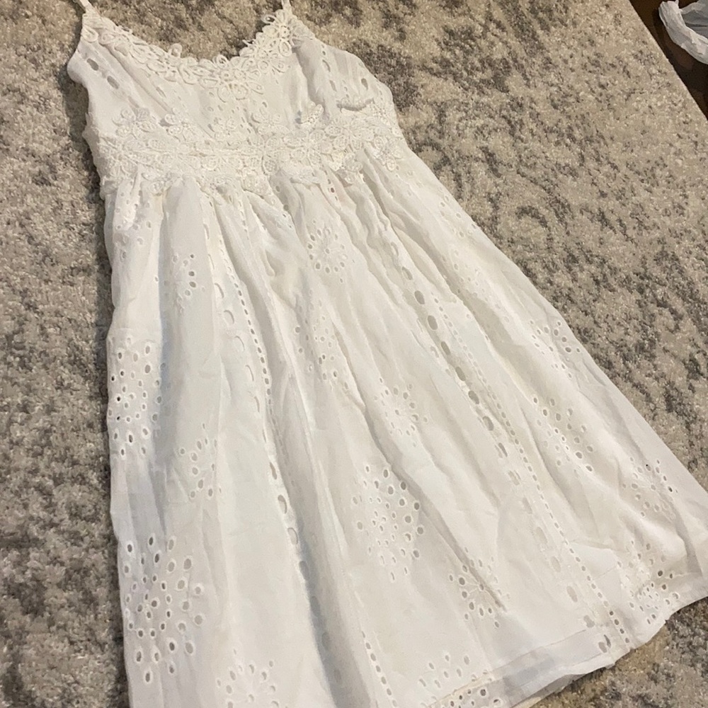 Lace dress - Picture 3 of 5